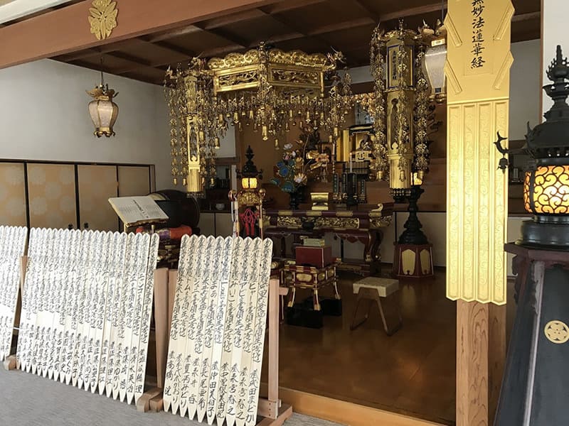 「本堂とお塔婆」